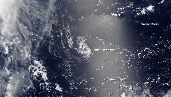 Минитайфун в Тихом океане, снимок спутника Терра
