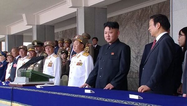 Ким Чен Ын в черном френче принял парад в честь 60-летия окончания войны
