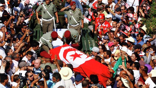 Убитого оппозиционера хоронят в Тунисе
