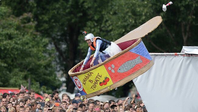 Фестиваль самодельных летательных аппаратов Red Bull Flugtag