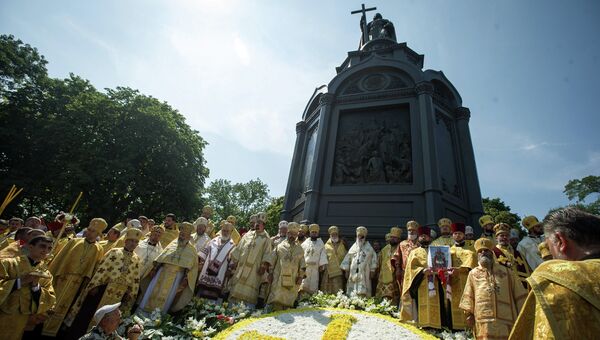 Молебен возле памятника Владимиру Великому в рамках празднования 1025-летия крещения Киевской Руси