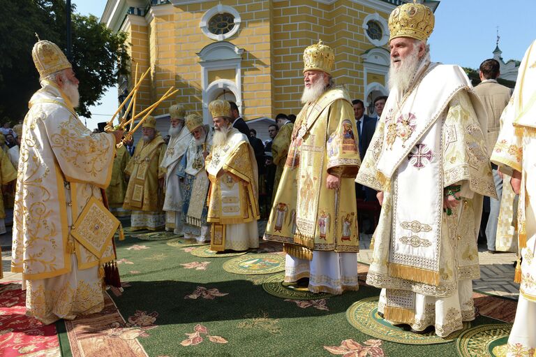 Божественная литургия на Соборной площади Киево-Печерской Лавры