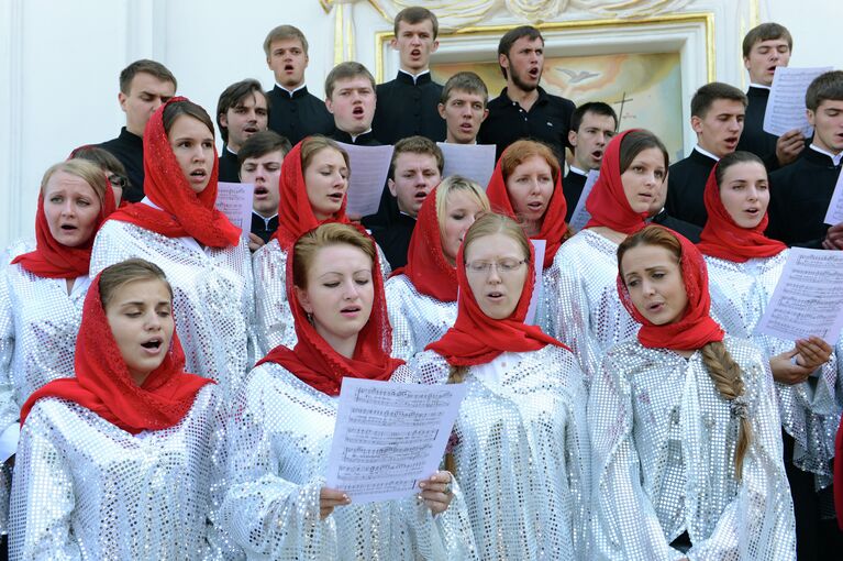 Божественная литургия на Соборной площади Киево-Печерской Лавры