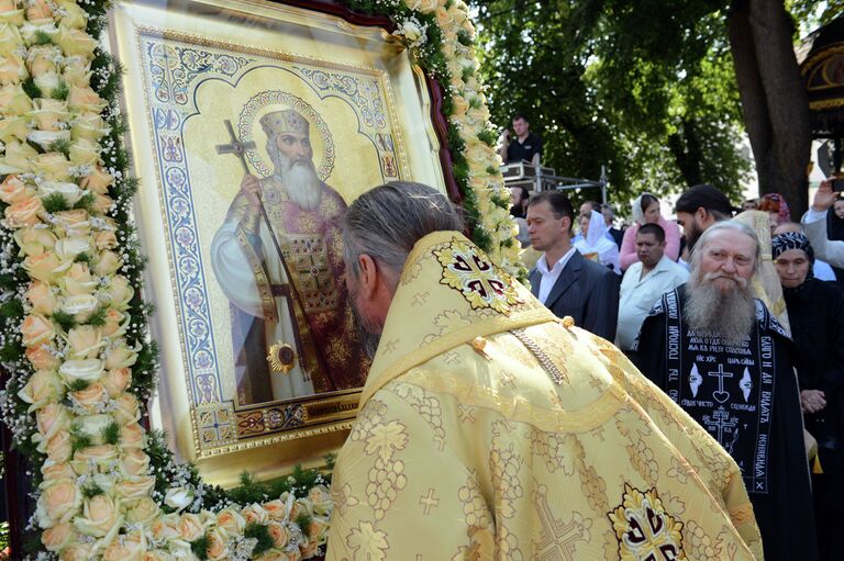 Божественная литургия на Соборной площади Киево-Печерской Лавры