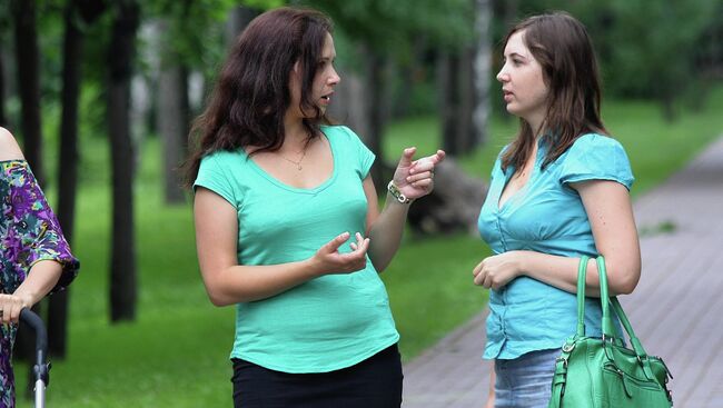 Александра Шило, друг напрокат (слева) и Елена Жукова, корреспондент РИА Новости в Новосибирске (справа)