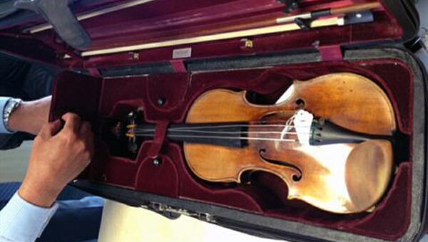 Украденная три года назад скрипка Страдивари, архивное фото
