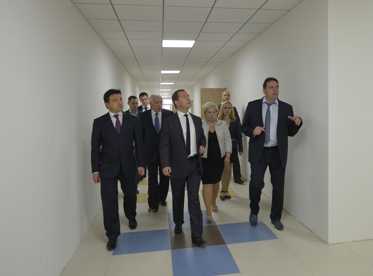 Дмитрий Медведев осмотрел строящийся в Подмосковье детский сад Дмитрий Медведев осмотрел строящийся в Подмосковье детский сад