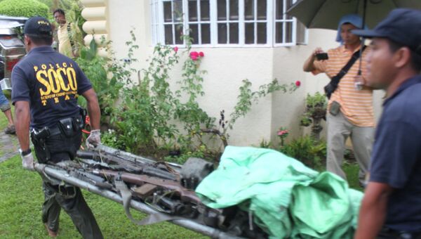 Полиция Филиппин несет оружие после перестрелки с боевиками в северной провинции Тарлак