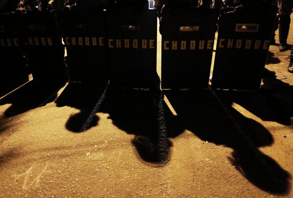 Полицейские работают на акции протеста в Сан-Паоло, Бразилия