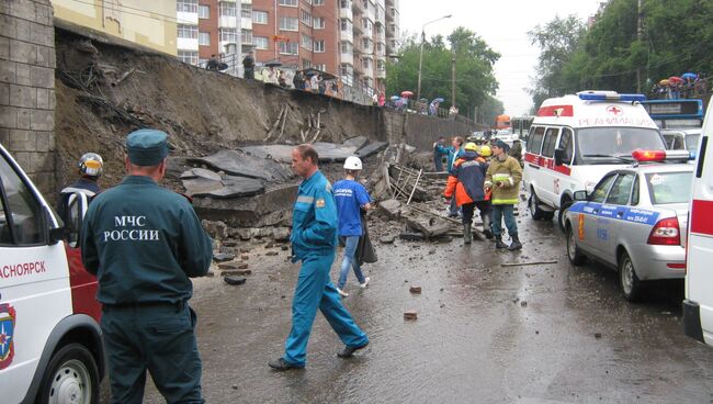 Один человек погиб после обвала облицовки виадука в Красноярске