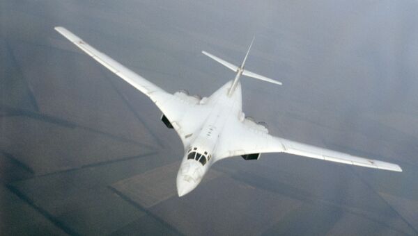 Сверхзвуковой стратегический бомбардировщик Ту-160. Архиваное фото