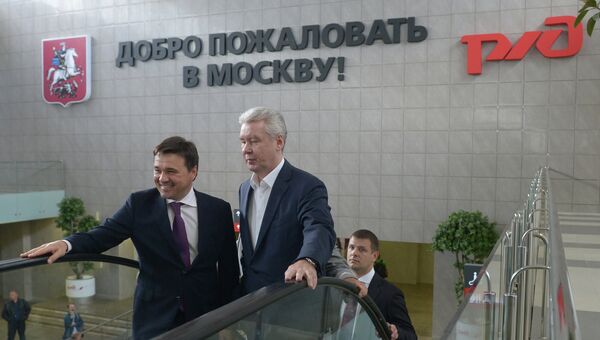 Губернатор Московской области Андрей Воробьев (слева) и мэр Москвы Сергей Собянин. Архивное фото