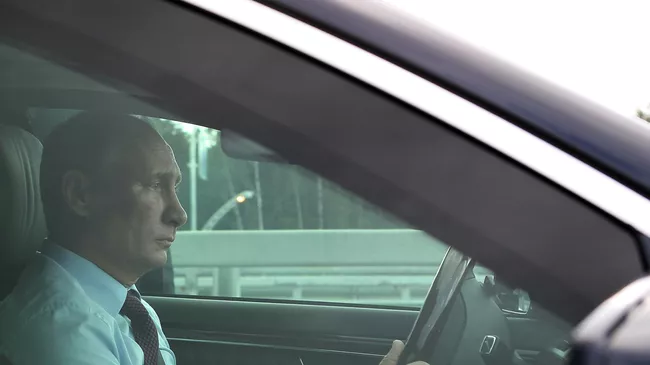 Путин за рулем машины