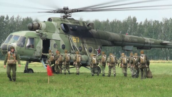 Новосибирские десантники впервые прыгнули с парашютом в день ВДВ