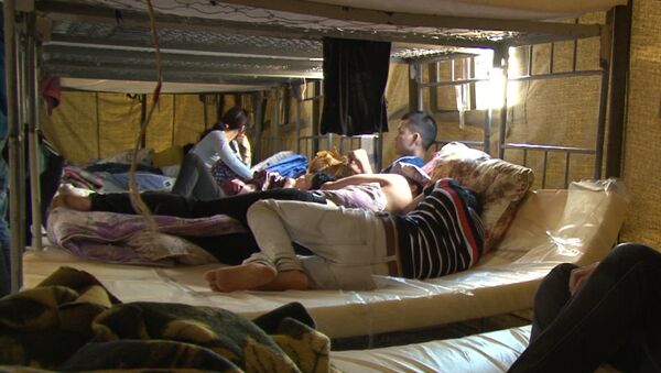 В ожидании депортации, или Как живут мигранты в палаточном городке в Москве
