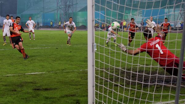 Томь приняла Урал из Екатеринбурга в матче четвертого тура Российской футбольной премьер-лиги.