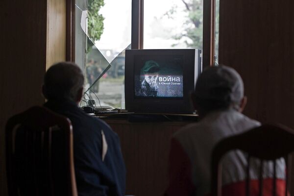 Жители Цхинвали смотрят новости из Москвы