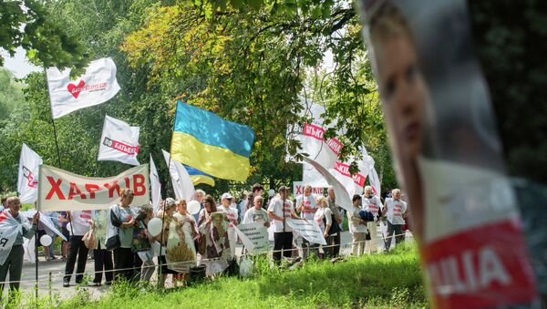 Сторонники лидера украинской оппозиционной партии Батькивщина, экс-премьера Юлии Тимошенко