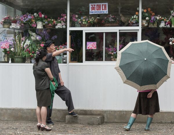 Городаже у цветочного магазина в Пхеньяне