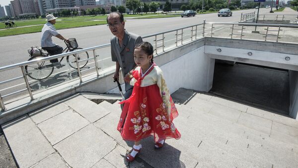 Жители Пхеньяна в центре города, Архивное фото