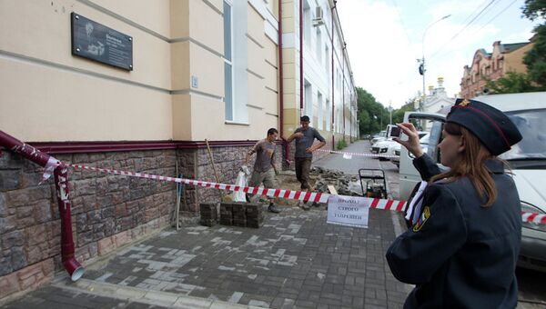 Женщина провалилась под тротуарную плитку в центре Томска