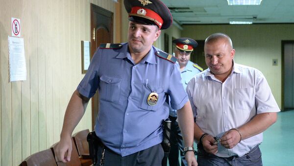 Бывший сотрудник полиции Владимир Черезов (справа), архивное фото