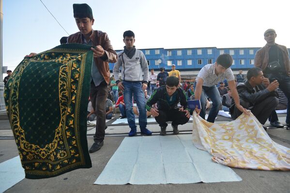 Мусульмане во время празднования Ураза-байрама в Москве