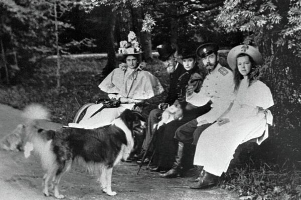 Николай II, Александра Федоровна и Ольга Александровна