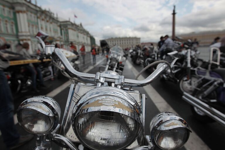 Мотопарад в честь юбилея Harley-Davidson на Дворцовой площади