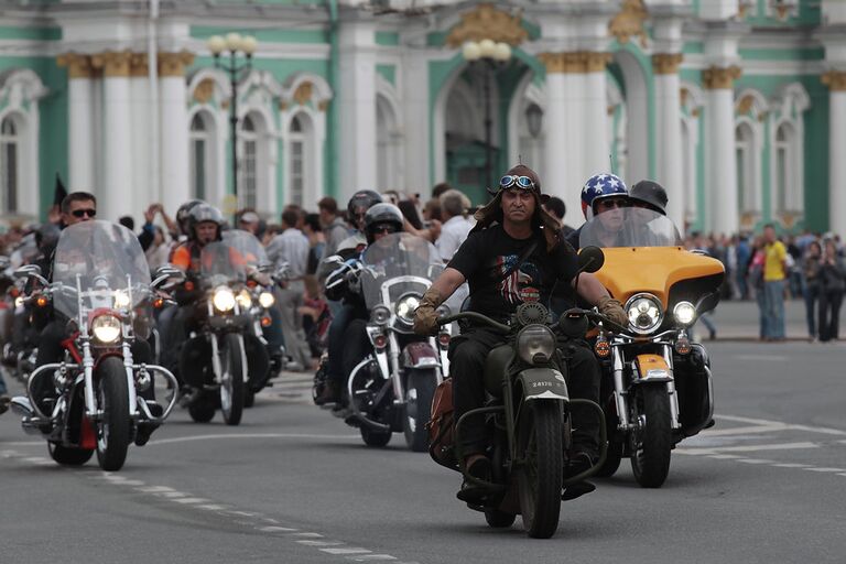 Мотопарад в честь юбилея Harley-Davidson на Дворцовой площади