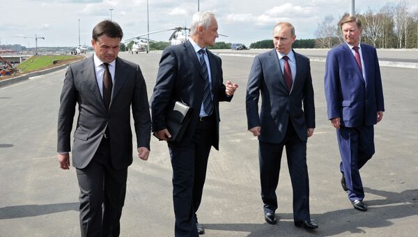 В.Путин осмотрел строящуюся трассу в Подмосковье