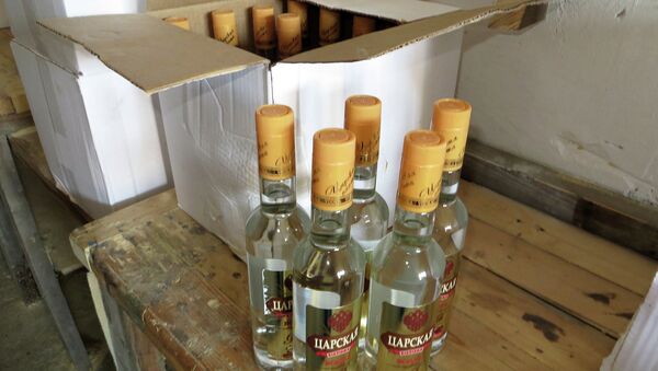 Коробки с контрафактным алкоголем, изъятым в Астрахани