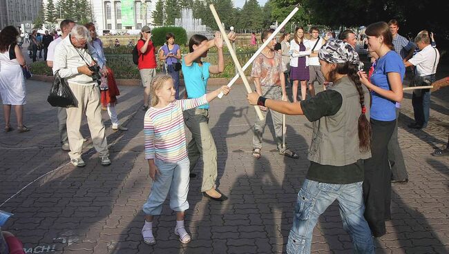 Бои на саблях устроили в центре Новосибирска