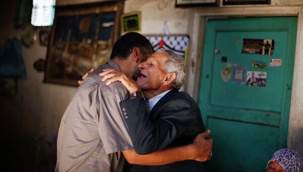 Палестинцы встречают земляков, досрочно освобожденных из израильских тюрем