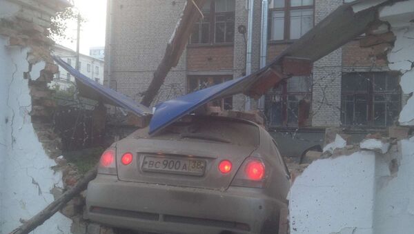 Водитель иномарки уснул за рулем и протаранил забор в центре Томска