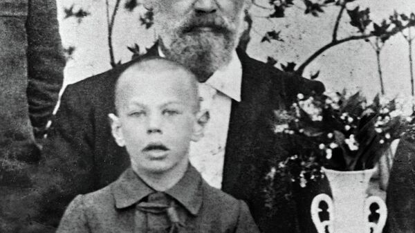 Восьмилетний Рихард Зорге с отцом на фото из семейного архива