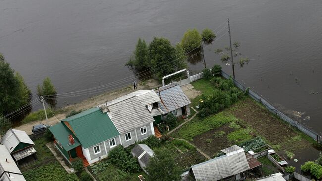 Сброс воды на Зейской ГЭС в Амурской области