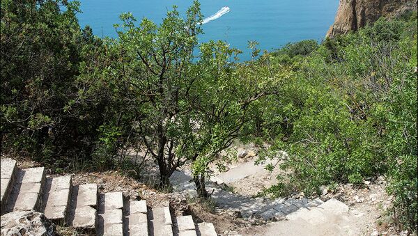 Лестница в 785 ступеней от монастыря к пляжу, или Мыс Фиолент в Крыму