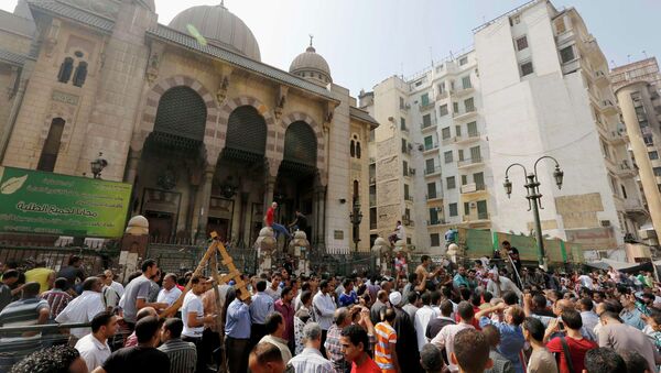 Протестующие у мечети аль-Фатх в Каире