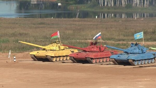 Танковый биатлон, или Гонки на разноцветных Т-72Б через брод и минное поле