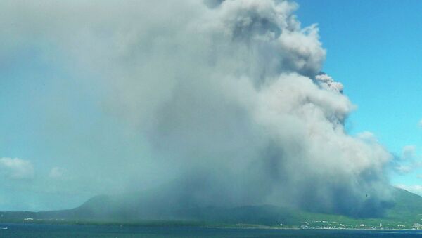Вулкан Сакурадзима выбросил столб пепла