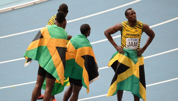 Сборная Ямайки во главе с Усэйном Болтом (справа) после финиша в финальном эстафетном забеге 4х100 м