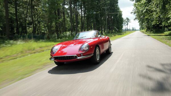 Автомобиль Ferrari. Архивное фото