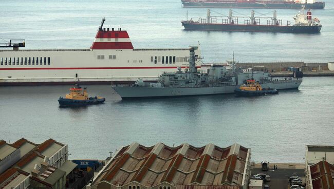 Фрегат британских королевских ВМС HMS Westminste в водах Гибралтара