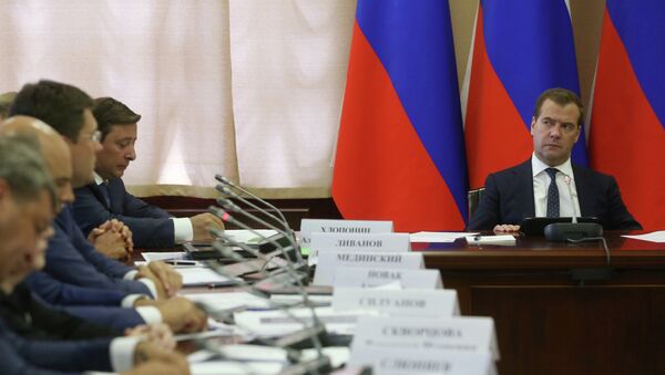 Председатель правительства РФ Дмитрий Медведев проводит заседание правительственной комиссии по вопросам социально-экономического развития Северо-Кавказского федерального округа