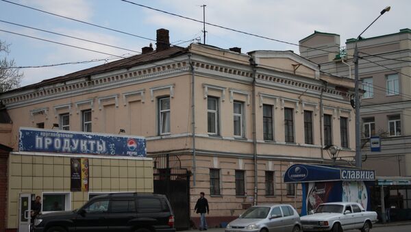 Здание - памятник архитектуры на проспекте Ленина, 143 в Томске