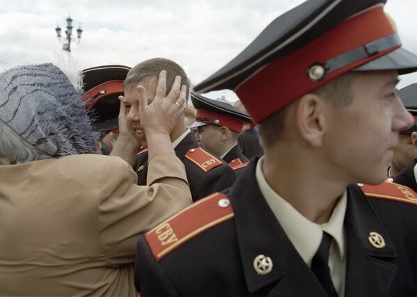 Суворовцы во время церемонии посвящения