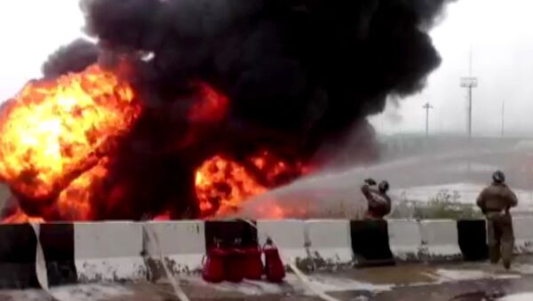Столб огня и черного дыма. Кадры пожара на нефтебазе в Приангарье