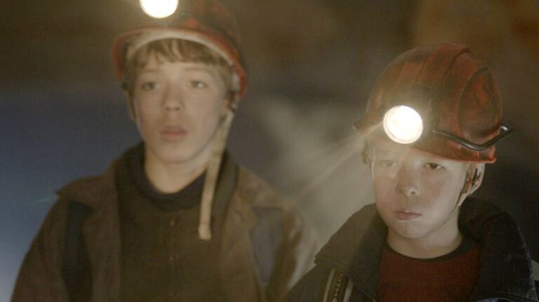 Кадр из фильма Шахта