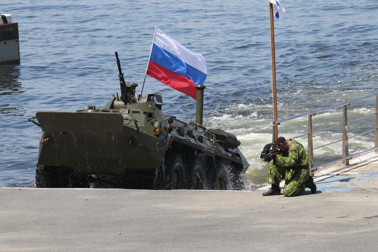 Триколор во Владивосток: самый высокий, рекордный, заметный и живой